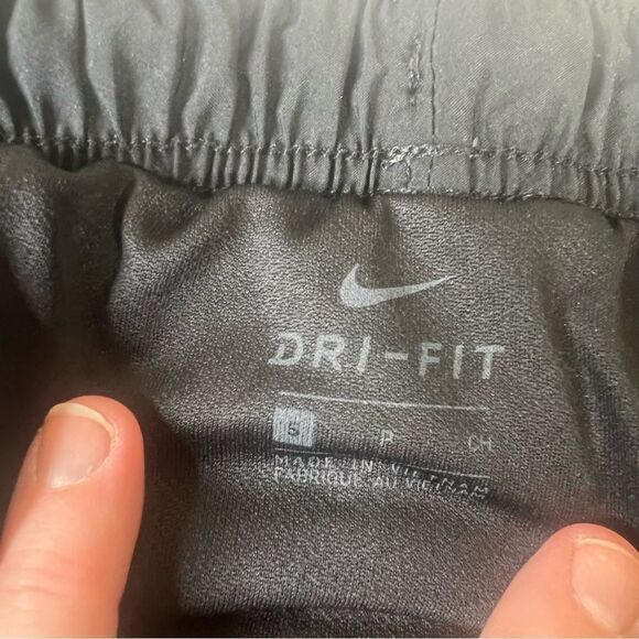 Nike dri-fit small black on black - Picture 7 of 8